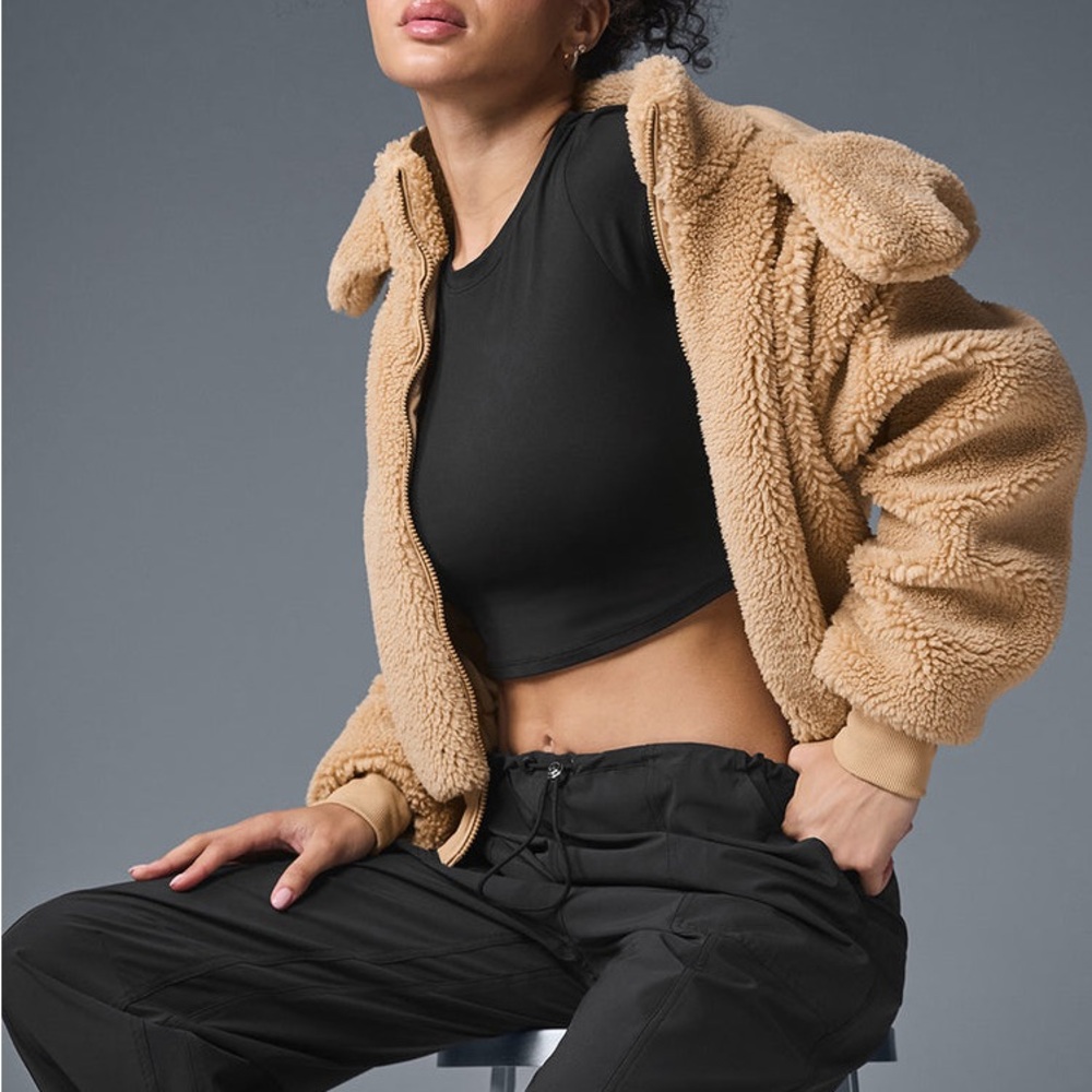 *NEW PICS ADDED* Alo Yoga Foxy Sherpa Jacket Caramel Small